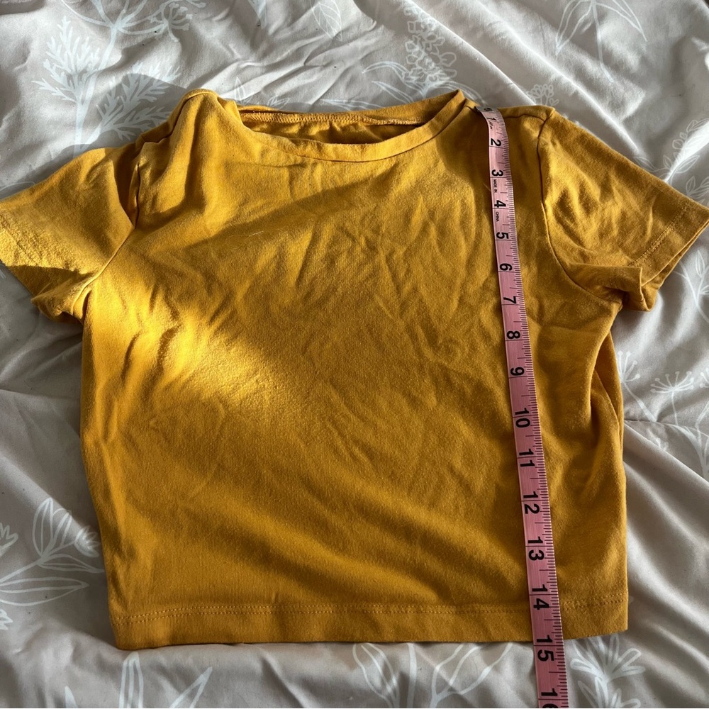 mustard yellow crop tee 🌼 - Picture 3 of 5
